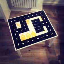 ikea tafel geverfd tot autospeeltafel zoontje wilde graag een gele tafel dus heb ik het maar op deze manier terug laten komen auto tafel gele tafel speeltafel