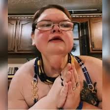 Taco cupcakes with ground beef and wonton wrappers