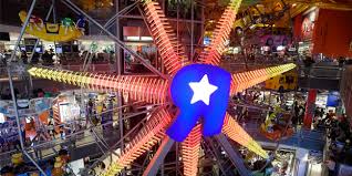 Magasin de toys r us image stock editorial image du enfants. New York Le Plus Grand Magasin De Jouets Du Monde Ferme