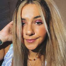 Loren Oakes's Instagram, Twitter & Facebook