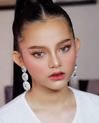 My 1st Stunning Client today, Miss Angela Abella SCC Graduation Pictorials  Make-up by me Hair by @camusjaijai