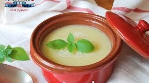 Asa ca am fiert zucchini in bautura din soia simpla de la inedit si a iesit o nebunie de supa. Supa Crema De Dovlecei Youtube