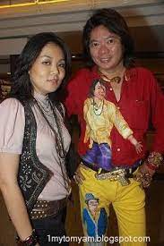 The sultan and his family belong to the house of daeng chelak. Kee Hua Chee