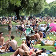7 orte für nacktschwimmer manche mögen es eben auch ohne bikini oder badehose. Tz Test Wie Freizugig Sind Die Munchner Im Englischen Garten Stadt