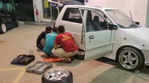 Pada kebiasaannya apabila nak cat kereta ni kita teringat mesti kos mahal, nak kena hantar kedai pula. Kancil Chamber Youtube