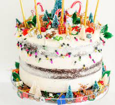 This beautiful japanese cake featuresstrawberries in fluffy whipped cream, all surrounded by a light, airy sponge. Edible Obsession Holiday Cake Decorating Ideas Lauren Conrad