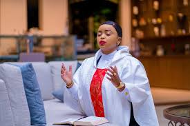This was the case at rev, natasha's church when 1,500 faithful scampered to safety when she pointed at the woman with the bag, proclaiming she was the devil's agent. Luaky0s109aj7m