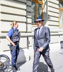 Gesundheitsminister alain berset ist in der krise zu einer hauptfigur geworden. Coronakrise Das Aufbluhen Von Alain Berset