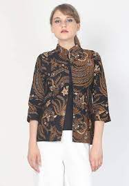 Mari merapat sisi baju atasan terbaru yang anda inginkan kami hidangkan penuh agar anda tampil berikut type type desain baju model terbaru yang akan kami tunjukan kepada anda di antaranya 70 Desain Baju Batik Wanita Hijab Pakaian Kerja Baju Atasan Wanita Wanita