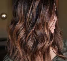 karamell braune haare bob frisur in karamellbraun mit karamellblonden strahnen frisuren balayage frisur balayage