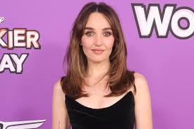 SNL's Chloe Fineman Faces Backlash After Revealing She Pantsed a Boy
