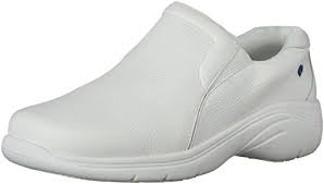 Carpeted clean room mats remove large dirt and dust particles before actually stepping onto the tacky portion of the mat. 5 Best Shoes For Operating Room Nurses Nurse Money Talk