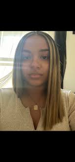 Can ￼someone ￼please take out the lighting in my face. Thank you 😁