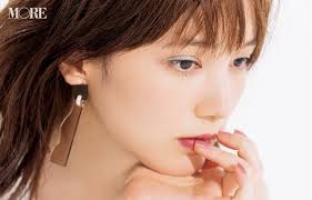 本田翼が rmk の キセルwライナー でモードな秋メイク アイシャドウとリップライナーが1本になった機能性アイテム のぼり坂コスメ 秋メイク 本田翼 メイク リップライナー