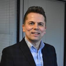 Kelly Sills's Instagram, Twitter & Facebook