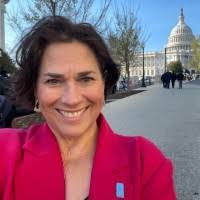 Kelly Parsons's Instagram, Twitter & Facebook