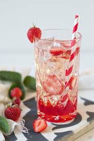 Gin Tonic Mit Erdbeeren Sweets And Lifestyle In 2020 Gin And Tonic Strawberry Gin Strawberry Sweets