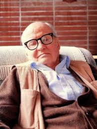 Charley describes it as a wonderful town with a leisurely way of life with big old frame houses, huge lawns, tremendous trees and a peaceful and tranquil world. The Third Level Summary Line By Line Explanation By Jack Finney In English