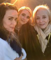Holland taylor was born on january 14, 1943, in philadelphia, pennsylvania, to virginia and c tracy taylor. Sarah Paulson Sollte Beziehung Mit Holland Taylor Geheimhalten Promicabana