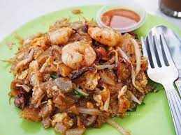 Char kway teow (炒粿條) is an asian dish consisting of flat noodles, prawns or shrimps, cockles, chinese sausage, beansprouts. Peniaga Char Kuey Teow Ini Cara Betul Buat Char Kuey Teow Lebih Sedap