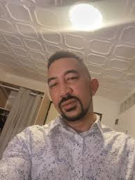 Bonjour., Je suis une femme célibataire, je suis nouvelle ici. Et à la  recherche d'un partenaire sérieux. L'amour n'exige pas la perfection, mais  il comprendra, acceptera et sera prêt à se sacrifier.