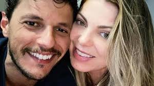 João Souza comemora 10 meses de namoro com Sheila Mello: ''Puro amor e  sintonia''