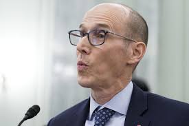 Southwest execs to get pay cut after December meltdown