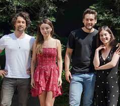 Sorularının yanıtları ve merak edilenleri. Ada Masali Oyuncularin Giydigi Elbise Ve Kiyafetler Dizi Oyuncu