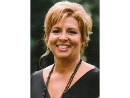 Kim Hoge's Instagram, Twitter & Facebook