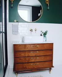 Trabajando En Un Nuevo Proyecto De Diseno De Interiores Descubre Las Mejores Piezas Inspiradas En Pelic Modern Bathroom Design Bathroom Design Green Bathroom