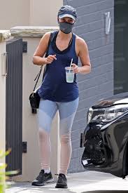 As of march 2021, the estimated net worth of natalie portman is more than $65 million. Natalie Portman Updates On Twitter February 4 2021 Natalie Portman Steps Out For A Gym In Sydney Check Out Https T Co U2qi1evyft