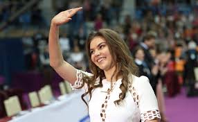 Alina maratovna kabaeva (in russo: Alina Kabaeva Zashitila Kandidatskuyu Dissertaciyu V Peterburge Obshestvo Rbk