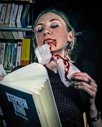 Thank you to all who came to the book signings for SCRAVIR III last  weekend. Author C M Vassie loved SCRAVIR's amazing fans. And so many great  costumes this year ... :-)