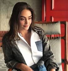 Pin By Cute Munaza On Turkish Beauty In 2020 Esra Bilgic Turkish Beauty Actresses