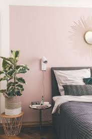 Boxspringbett Mit Rosa Schlafzimmer Und Wand Schlafzimmer Mit Boxspringbett Und Rosa Wand Schlafzimmer Mit In 2020 Bedroom Wall Box Spring Bed Pink Walls