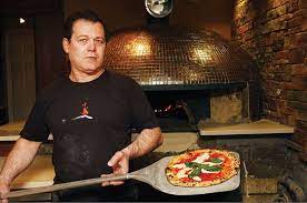 Roberto Caporuscio Keste Antonio After Training With The Best Italian Pizza Making In Naples He Came To The U S Wh Pizza Vino York Restaurants Pizza Makers