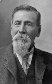 Reynolds distributes first Idaho Statesman issue