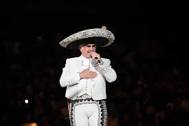 In 2005, fernández and his sons, alejandro and vicente jr., made history by becoming the first latin american singers to appear as cartoons in a video, for vicente sr.'s song, al mayor de los fernandez (to the oldest fernández), dedicated to vicente sr.'s father. Vicente Fernandez 1080p 2k 4k 5k Hd Wallpapers Free Download Wallpaper Flare