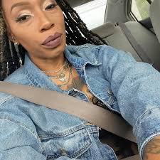 His mom looks like his sister, mom's look like she is in her fifties.