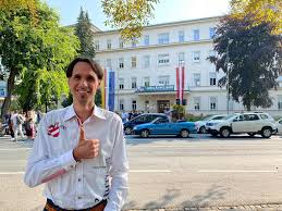 Fear bankruptcy due to major health event. Austria Klagenfurt Will Martin Rutter Wegen Hemd Verklagen In Klagenfurt 5 Minuten Nachrichten Aktuelles