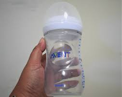 Botol susu bayi dan dot philips avent dirancang khusus demi menjaga kesehatan bayi.terbagi dua rancangan yaitu manual dan desain anti kolik aman bpa free. Review Philips Avent Natural 2 0 Botol Susu Favorit Para Ibu Bukareview