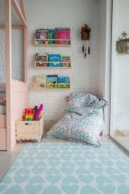 Cama Para Criança De 4 Anos Quarto Com Cama Casinha E Floresta Na Parede Cama Casa Quartos Decoracao Quarto De Crianca