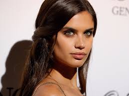 She has also appeared in gq, elle, and vogue. Victoria S Secret Angel Sara Sampaio S Daily Makeup Routine Is Simple