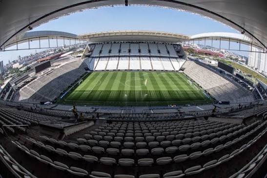 A CAIXA SUSPENDEU OS PAGAMENTOS DO FINANCIAMENTO DO EST&Aacute;DIO DO CORINTHIANS, AT&Eacute; QUE SE DEC&Iacute;DA SOBRE O NAMING RIGHTS . O CLUBE SUGERIU MUDAR O NOME PARA ARENA CAIXA EM TROCA DE