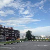 Terletak di kem perdana sungai besi kuala lumpur, upnm telah di bahagikan kepada dua organisasi pentadbiran iaitu bahagian akademik dan bahagian ketenteraan. Kem Perdana Sungai Besi Kuala Lumpur Kuala Lumpur