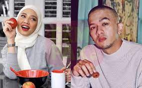 Tindakan membuka tudung bukanlah sesuatu yang baru melibatkan selebriti tanah air kita kerana sebelum ini pun beberapa artis wanita yang turut berkelakuan sama selepas sekian lama menutup aurat. Kekasih Mesej Perempuan Lain Punca Fathia Pernah Buka Tudung Gempak
