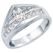 My Ring When I Got Engaged In 2003 Love Diamonds Fire And Ice By Helzberg Diamond Wedding Bands 14k Engagement Ring Diamond Rings Bands