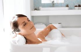 You could take a bath and meanwhile to eat berries. Hot Tub Bathtub Bathing Bathroom Relaxation Bathtub Child Furniture Bathroom Png Klipartz