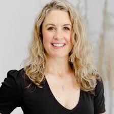 What are some good uplifting book recommendations for beach reading?