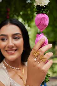 Gold King' studded Ring